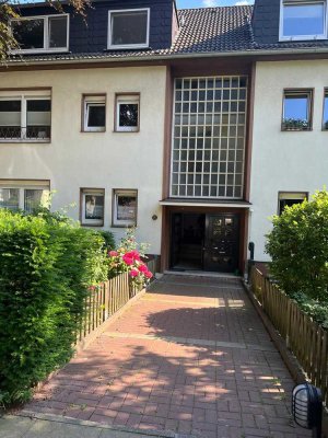 Toll gelegene, ruhige 3,5-Zimmer-EG-Wohnung mit Terrasse und EBK