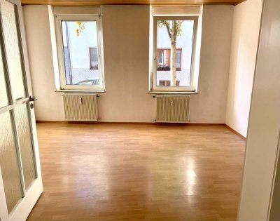 Schöne 2,5-Zimmer Wohnung mit kleiner Terrasse im EG in Hürth