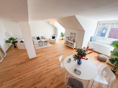 Sanierte 3-Zimmer-Dachgeschosswohnung im Herzen von Wiener Neustadt – mit Stadt- &amp; Fernblick!