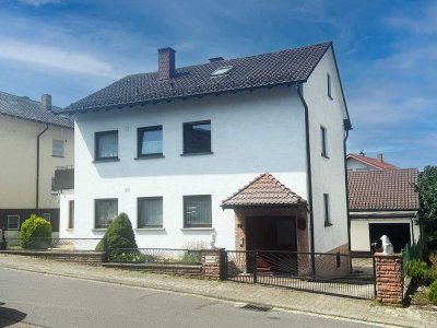 KÄUFERPROVISIONSFREI - Zweifamilienhaus mit viel Potential auf großem Grundstück in ruhiger Lage!