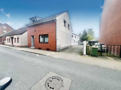 Charmantes Zweifamilienhaus mit großzügigem Anbau und Dachterrasse
