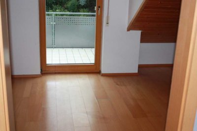 Schöne 3,5 Zimmer Maisonnette-Whg. in guter Wohnlage inkl. XL-Außenstellplatz