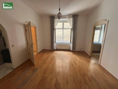 PROVISONSFREI BIS ENDE AUGUST!! BEI DER ECKE NEUBAUGASSE! LEISTBARE GEBRAUCHTE WOHNUNG IN HOFRUHELAGE! SCHÖNES ALTBAUHAUS! SEHR ZENTRAL! Für Eigennutzer aber auch Anleger.