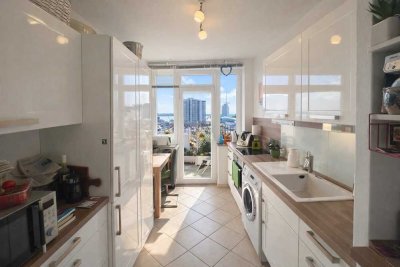 Weitblick inklusive: Moderne 2-Zimmer-Wohnung mit Balkon in luftiger Höhe