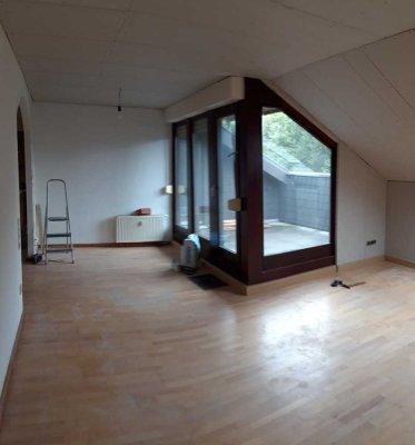 Sonniges saniertes Dachgeshoss mit Dachterrase