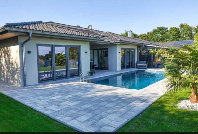 Traumhafte Doppelhaushälfte (Bungalow) mit Pool
