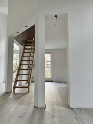 Individuelle 2-Zimmer-Wohnung mit Podesten, hohen Decken und großem Balkon in Geldern