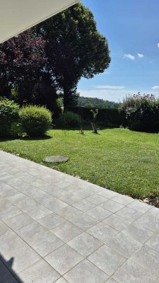 Traumhafte 2-Raum-Souterrain-Wohnung mit neuer Einbauküche und großer Terrasse