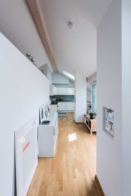 Exklusives 2,5-Zimmer-Architekten-Loft mit großer Dachloggia – Augustenstraße