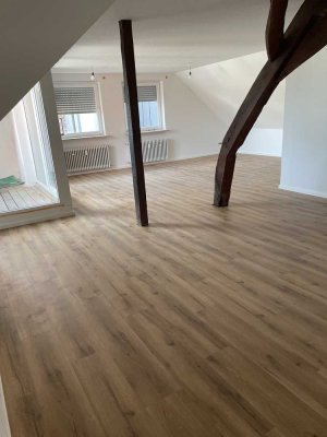 Charmante Dachgeschoss Wohnung  mit Loggia
