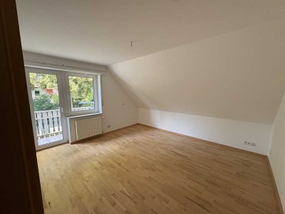 Freundliche und sanierte 4-Raum-Wohnung mit gehobener Innenausstattung mit zwei Balkone in Lippstadt