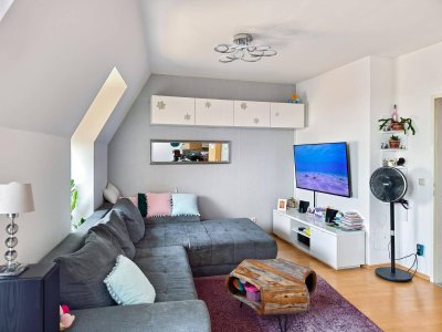 Helle 60m² 2-Zimmer-DG-Wohnung mit Balkon und Tiefgarage // nur 25 Autominuten von Wien