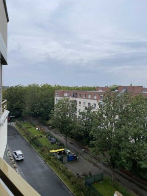 Sehr schöne, voll ausgestattete 2-Zimmer-Residenz mit Sonnenterrasse und Blick auf Grunewald