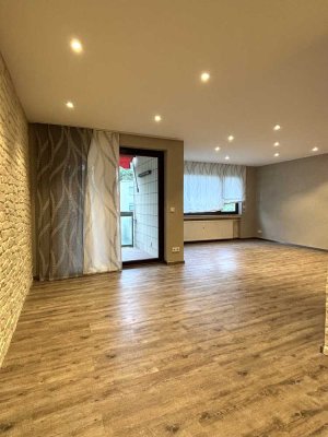 ***Großzügiges Wohnerlebnis im Grünen mit EBK & Garage***