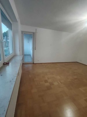 Erstbezug nach Sanierung mit Balkon und EBK: Exklusive 3-Raum-Wohnung in Albstadt