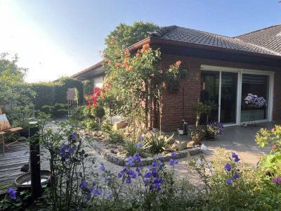 gepflegtes und barrierefreies Einfamilienhaus mit großer Doppelgarage und Teilkeller
