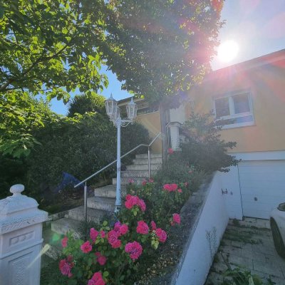 Großzügiges Einfamilienhaus in zentraler Lage mit weitläufigem Garten
