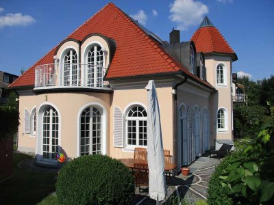 ***  Märchenvilla  --  Schlösschen mit Turm  ***