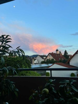 Aparte 3-Zimmer-Wohnung mit gehobener Innenausstattung, EBK, Balkon, TG Stellplatz in Ehrenkirchen