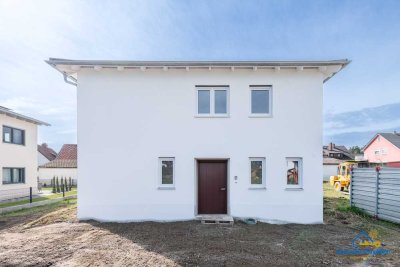 Energieeffizienter Erstbezug: Traumhaftes Einfamilienhaus mit Garage und Garten