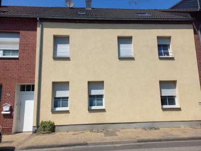 Geräumiges und gepflegtes 8-Raum-Reihenhaus mit geh. Innenausstattung und EBK