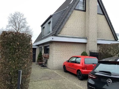 Gepflegte Maisonette-Wohnung mit vier Zimmern in Düsseldorf-Kalkum