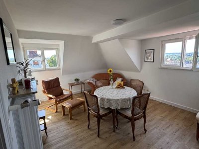 Voll möblierte, freundliche 3 Zimmer-Dachgeschosswohnung in Top-Lage