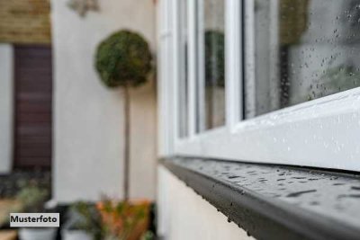 Einfamilienhaus mit Stellplätzen und Terrassen