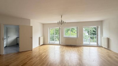 Penthouse: 4-Zimmer-DG-Wohnung mit separater Küche und hofseitiger Terrasse!