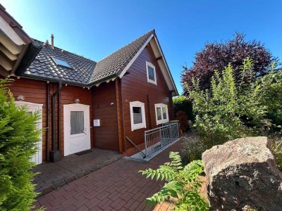 Charmante 2-Zimmer-Wohnung im Holzhaus (62 m²) – ruhige Lage, neue Einbauküche – ideal für Singles!