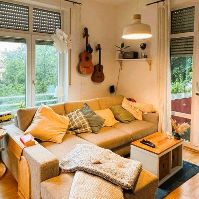 Stilvolle, gepflegte 2-Zimmer-Hochparterre-Wohnung mit Balkon in Würzburg