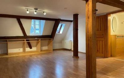 Helle & Charmante 1 Zimmer Wohnung mit Tageslichtbad.