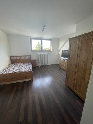 Maximal 2 Personen !Helle 2,5-Zimmer Wohnung in Köln-Wahnheide Altbau modernisiert mit klimaanlage