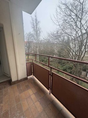 (Video)Lichtdurchflutete 3,5 Zimmer Wohnung mit Balkon und Blick ins Grüne!