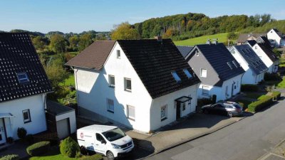 Freistehendes Zweifamilienhaus mit großem Grundstück in Kürten-Miebach