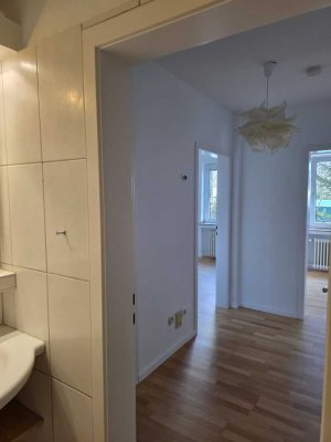 Helle Wohnung mit eigenem Garten, 3 Zi EG 68,14 qm+ 31 qm Souter. + EBK neu, Garage möglich D-Heerdt