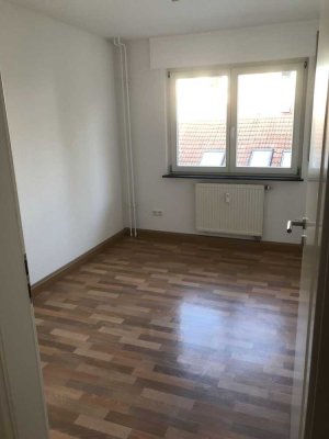 2,5 ZKB - mit EBK u. Balkon in Einbahnstraße in östlicher Südstadt
