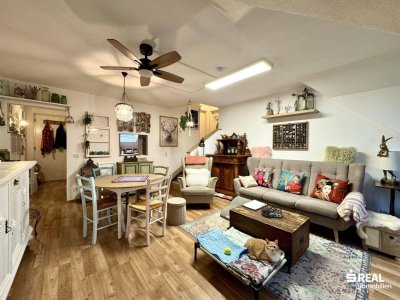 Großzügige 2-Zimmerwohnung mit Balkon & Carportparkplatz