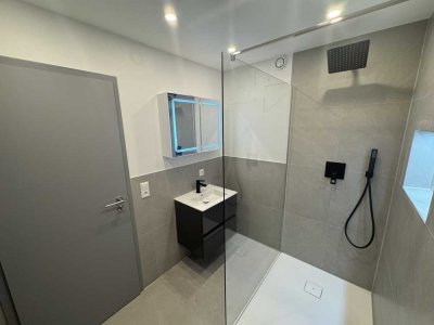 Ab sofort verfügbar – Hochwertig renovierte 3-Zimmer-Wohnung mit Terrasse ins Grüne