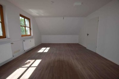 +++ Zum Einzug bereit! Renovierte 2-Raumwohnung mit Wanne und Dusche +++