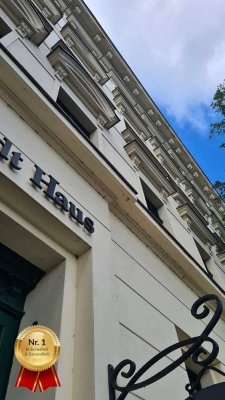 * Stilvolle Dachgeschosswohnung mit moderner Einbauküche & Ausstattung*