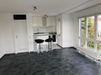 Schöne helle und gepflegte 1-Zimmer-Wohnung mit Balkon und Einbauküche in Köngen