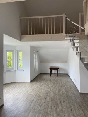Weite Räume, klare Linien, viel Licht - großzügige Etagewohnung mit Stil auf 135 m²