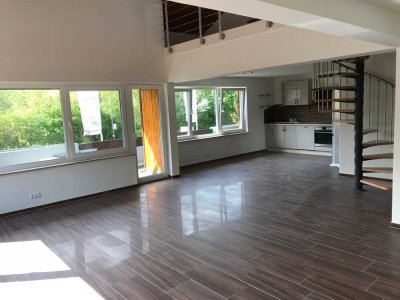 Einbauküche und 2 x Balkon: attraktive 6,5-Zimmer-Wohnung in Böblingen
