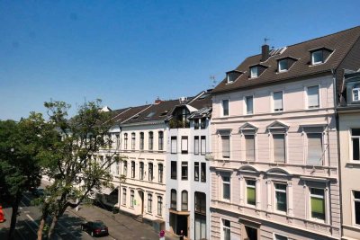 Helle 3-Zimmer-Altbauwohnung mit hohen Decken, Vinylboden, neuem Bad...inmitten des Bonner Zentrums