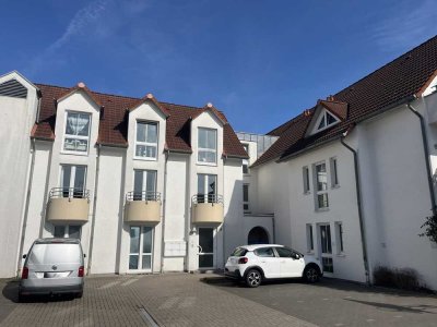 Bezugsfreie 1-Zimmer-Erdgeschosswohnung mit kleiner Terrasse und Tiefgaragenstellplatz