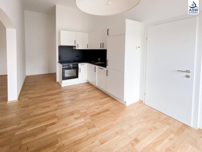 Perfekte Lage!! Schöne, ca. 41 m2 Altbauwohnung mit neuer Küche und Balkon in der Hauptstraße