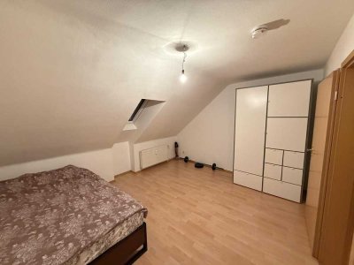 Helle 2,5-Zimmer-Wohnung mit Parkplatz