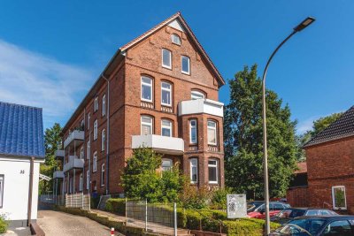 Helle Wohnung im Altbau mit moderner Einbauküche