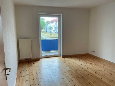 Kaffee, Couch, Komfort - 2 Raum Wohnung mit Balkon sucht dich!